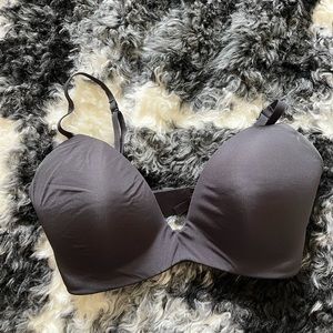 Skims wireless form t-shirt bra